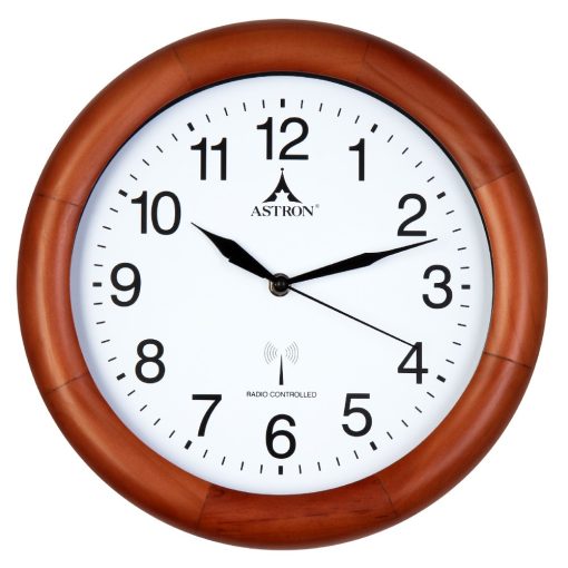 Astron fa falióra, quartz, kerek, tölgy színű tok, fehér számlap, rádiokontrollos szerkezet