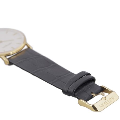 ASTRON 5526-8 férfi karóra, arany színű nemesacél tok, fekete bőrszíj, fehér számlap, zafír, quartz szerkezet, cseppmentes vízállóság